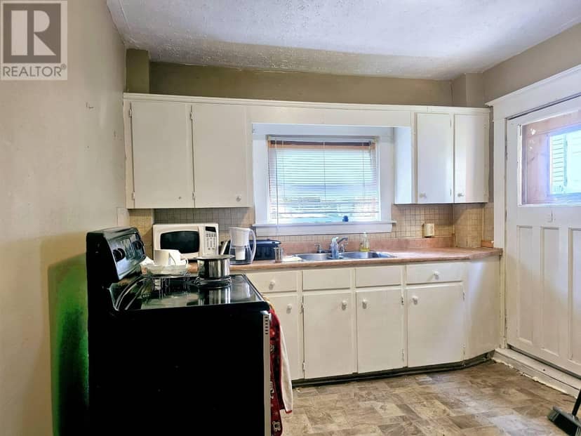 247-249-251 Queen Street — photo 7 of 18