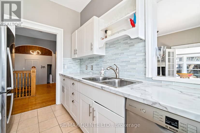 156 Bridge Street E — photo 4 of 40