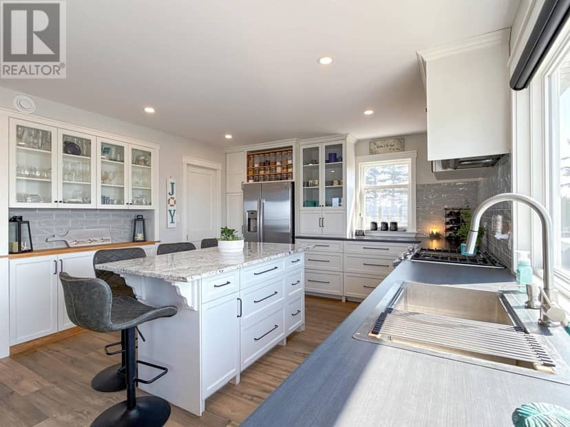 375 Campbells Way — photo 8 of 40