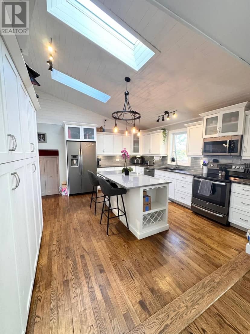 25 Charlotte Drive — photo 4 of 34