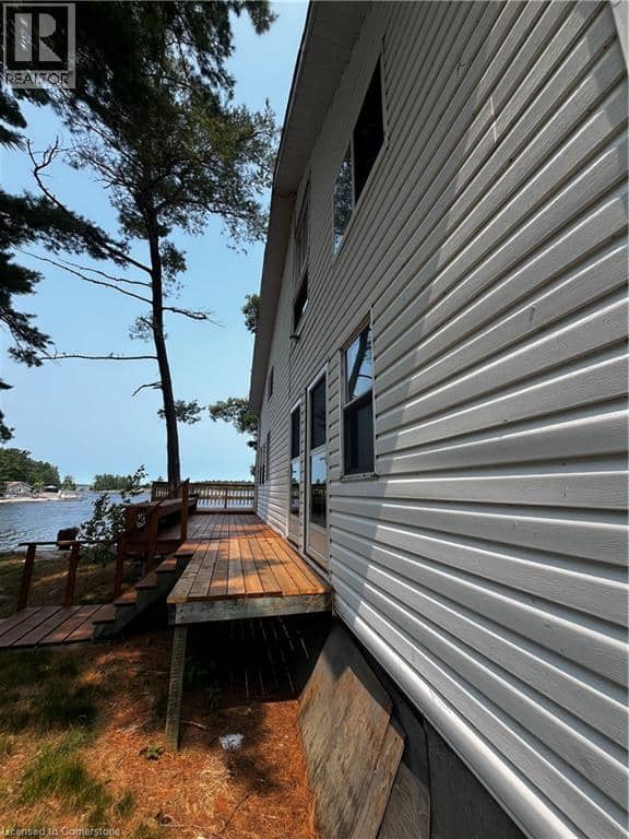 WL106-1 LOUDON Island — photo 4 of 40