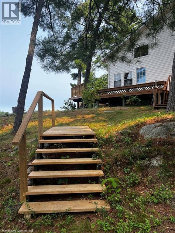 WL106-1 LOUDON Island — photo 2 of 40
