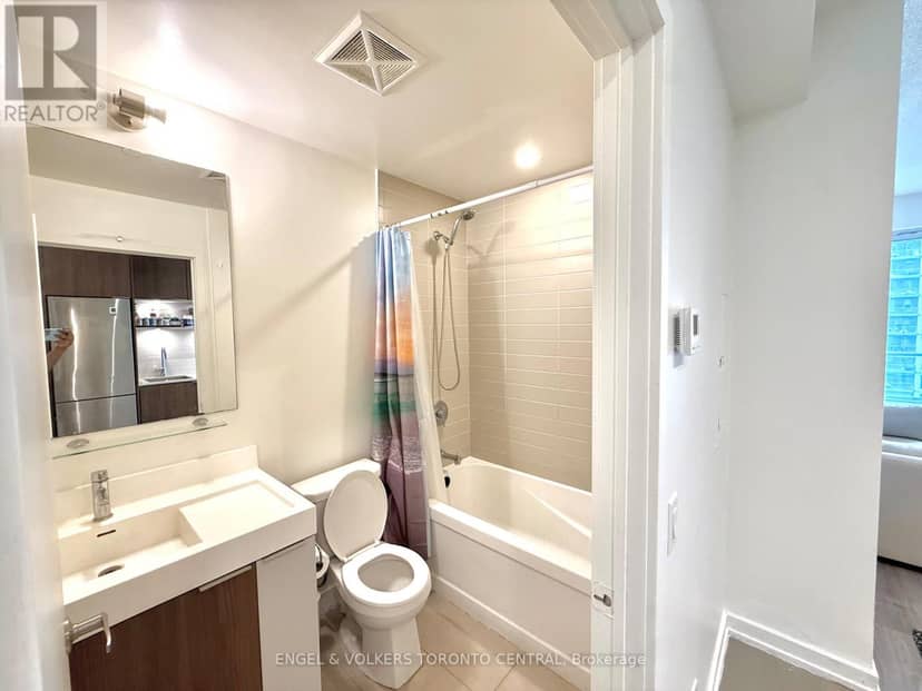 1011 - 20 Tubman Avenue — photo 12 of 26