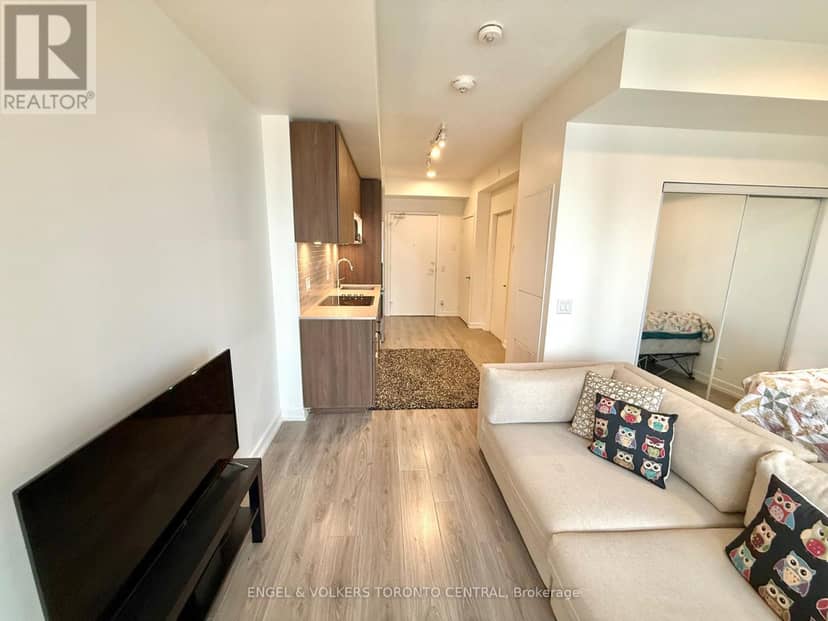 1011 - 20 Tubman Avenue — photo 9 of 26