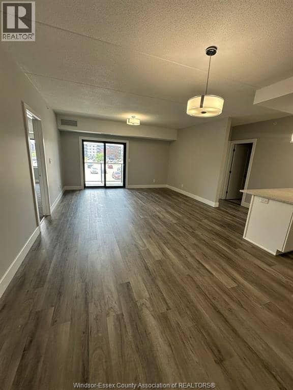 2550 SANDWICH WEST PARKWAY Unit# 203 — photo 4 of 17