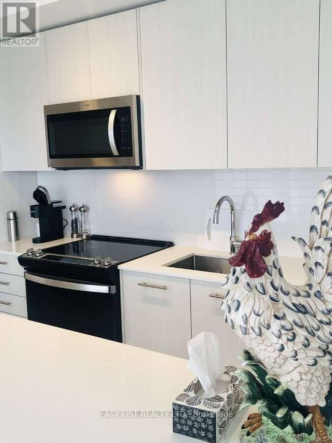 2708 - 286 Main Street — photo 18 of 40