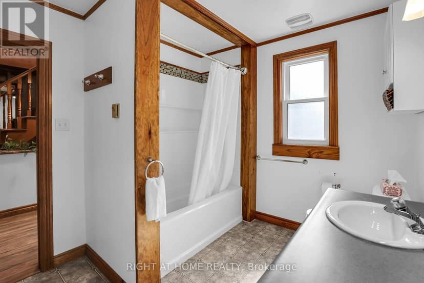 1027 Niagara Stone Road — photo 34 of 40