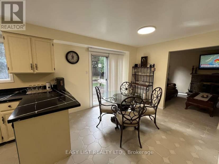 102 Burwell Crescent — photo 10 of 32