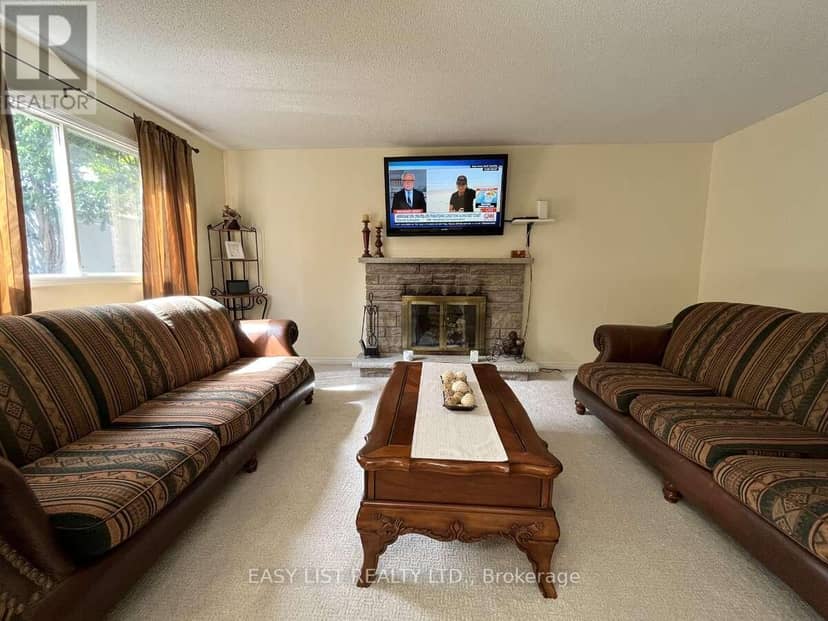 102 Burwell Crescent — photo 11 of 32