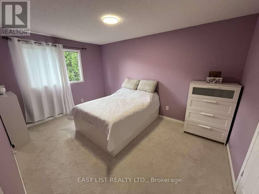 102 Burwell Crescent — photo 22 of 32
