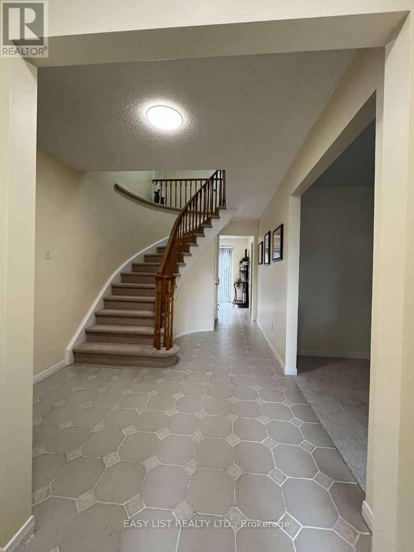 102 Burwell Crescent, Markham, photo 3