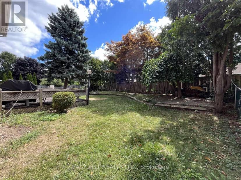 102 Burwell Crescent — photo 31 of 32
