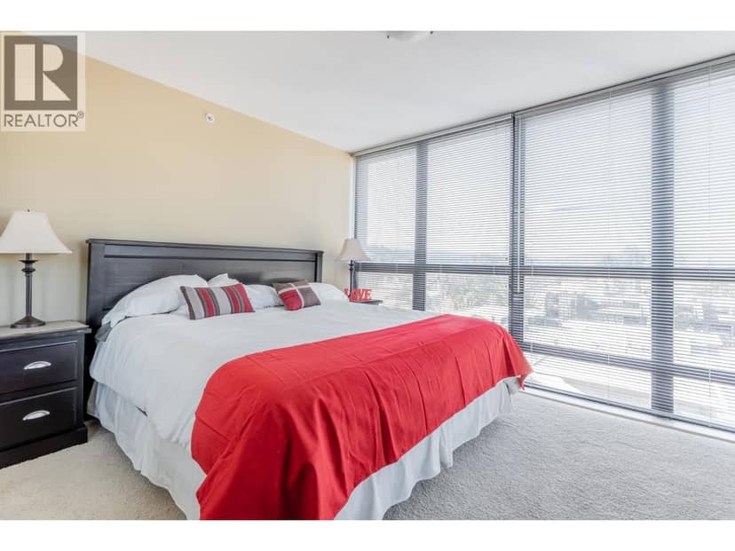 801 2959 GLEN DRIVE, Coquitlam, photo 3