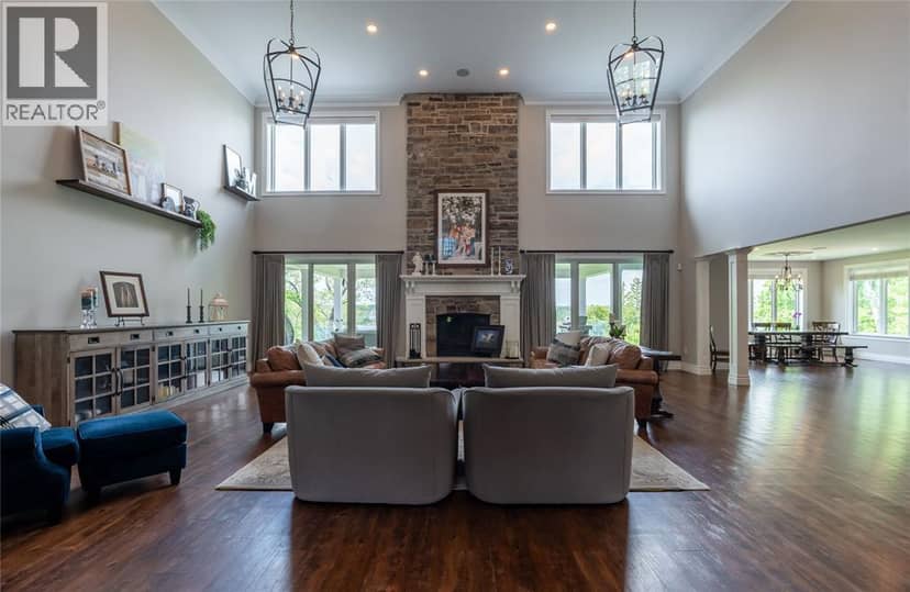 647 St Clair Parkway — photo 13 of 40