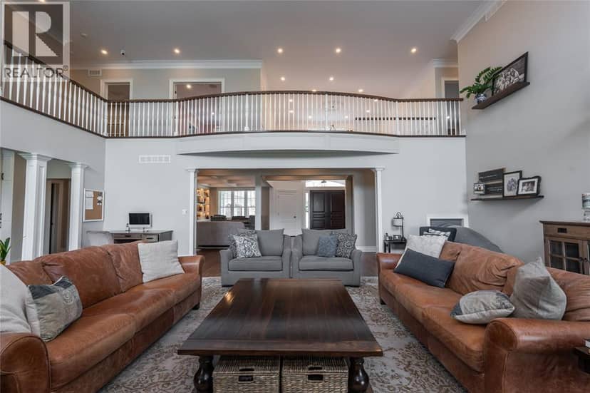 647 St Clair Parkway — photo 14 of 40