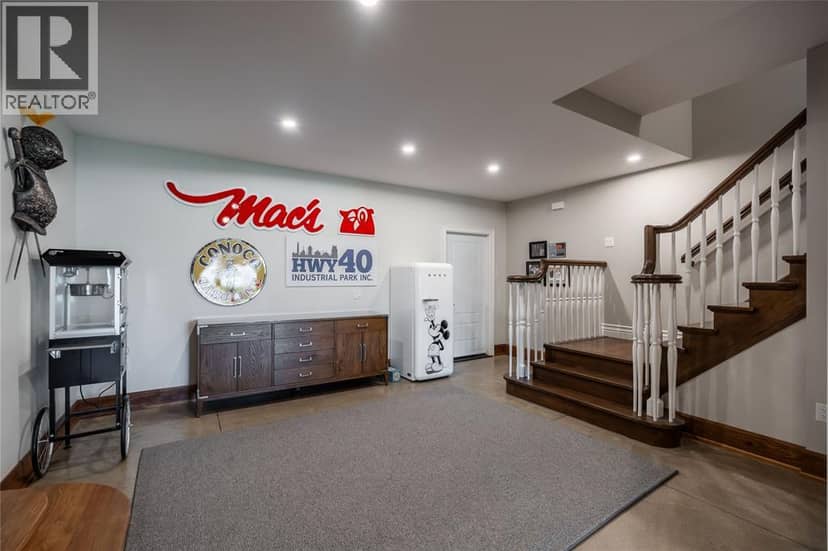 647 St Clair Parkway — photo 40 of 40