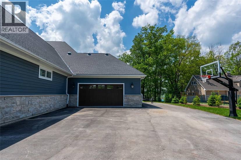 647 St Clair Parkway — photo 8 of 40