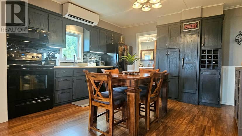 1132 Oceanview Drive — photo 9 of 40
