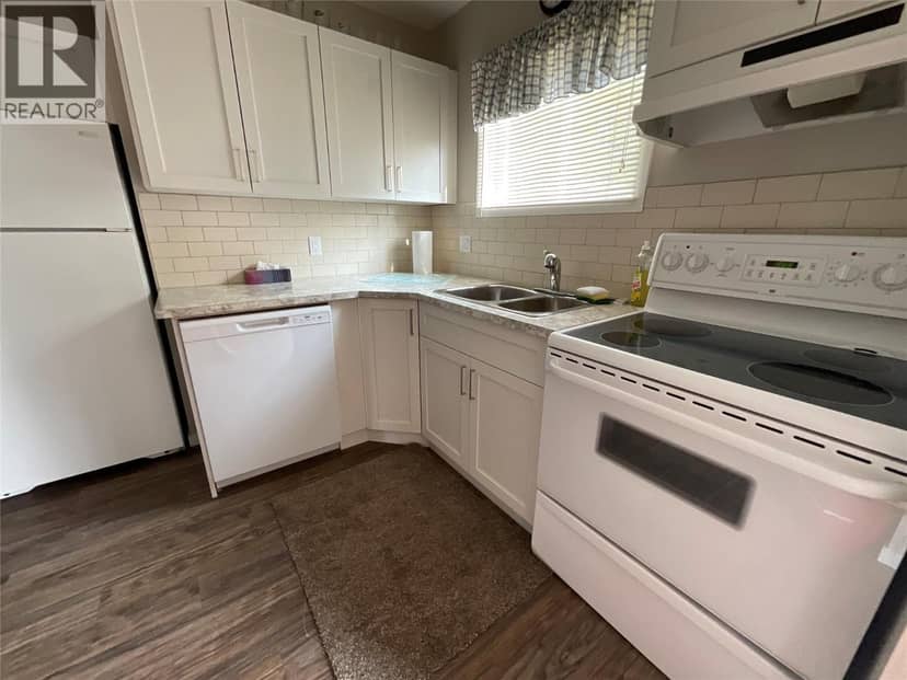 64 Merrick Place, Tumbler Ridge, photo 2