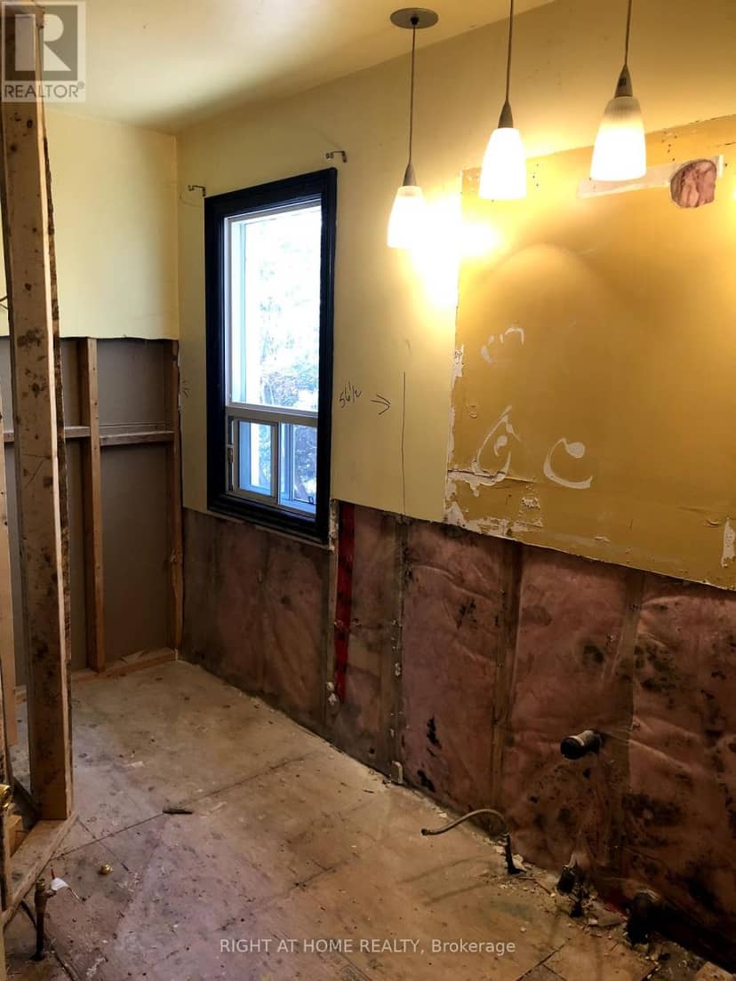 47 Metropolitan Crescent — photo 19 of 20