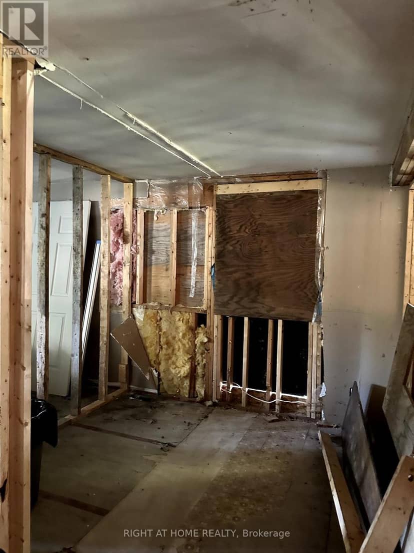 47 Metropolitan Crescent — photo 11 of 20