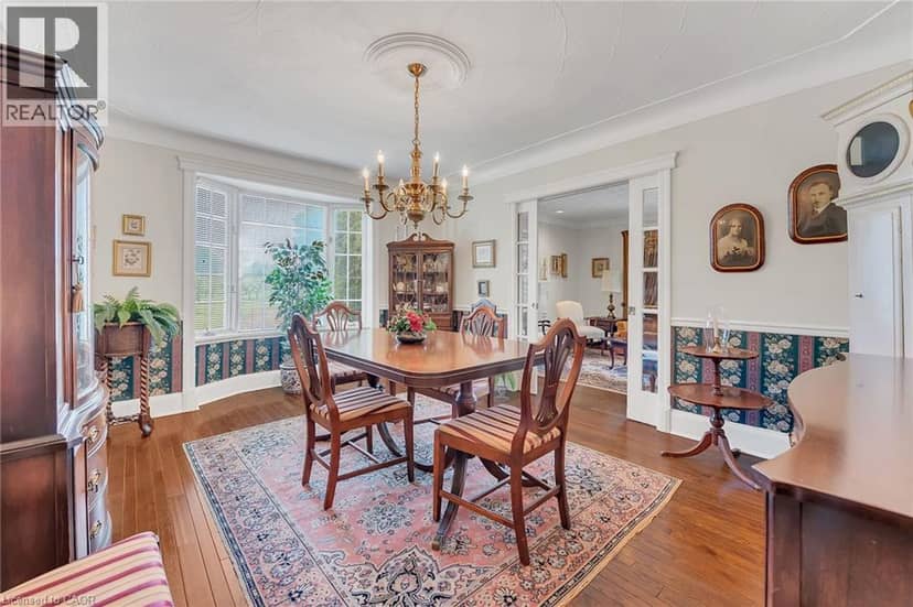5581 KING Street — photo 12 of 40
