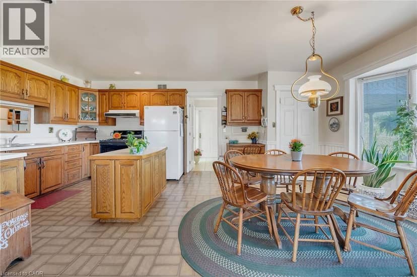 5581 KING Street — photo 14 of 40
