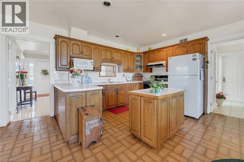 5581 KING Street — photo 15 of 40