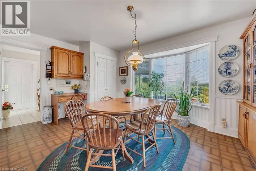 5581 KING Street — photo 17 of 40