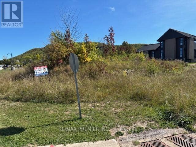 102 Maryward Crescent — photo 1 of 19
