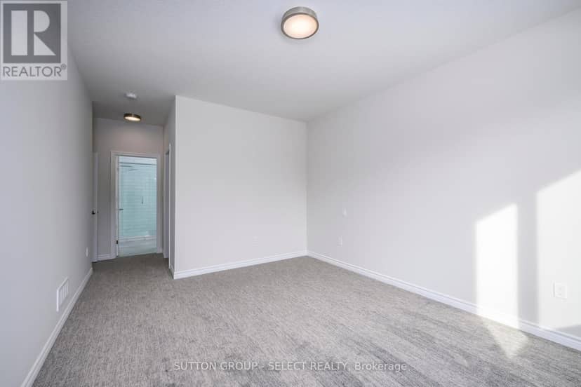 7 Spruce Crescent — photo 16 of 27