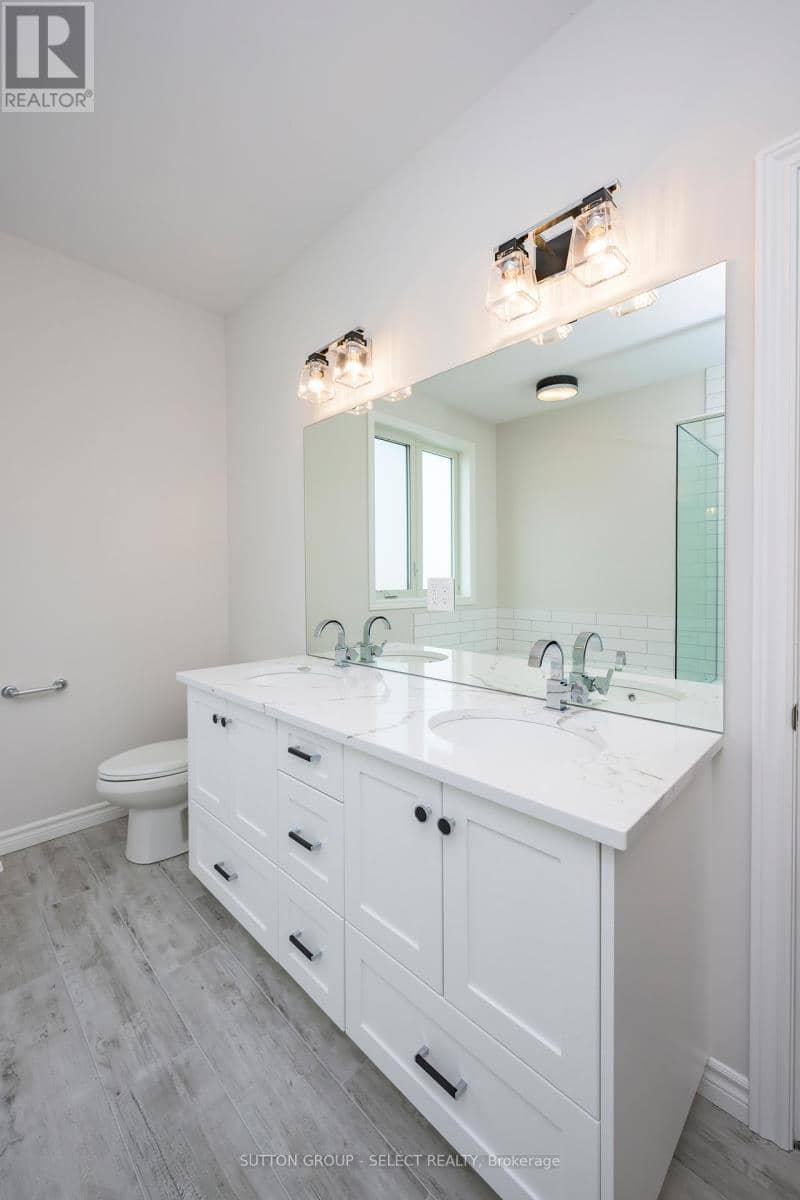 7 Spruce Crescent — photo 18 of 27