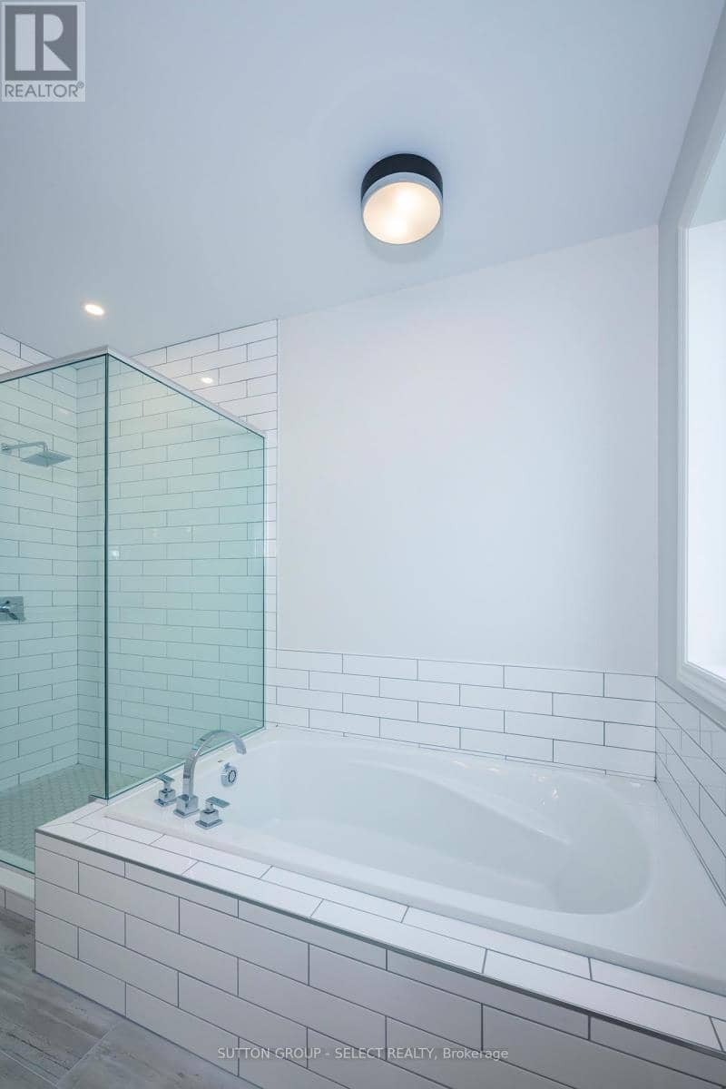 7 Spruce Crescent — photo 19 of 27