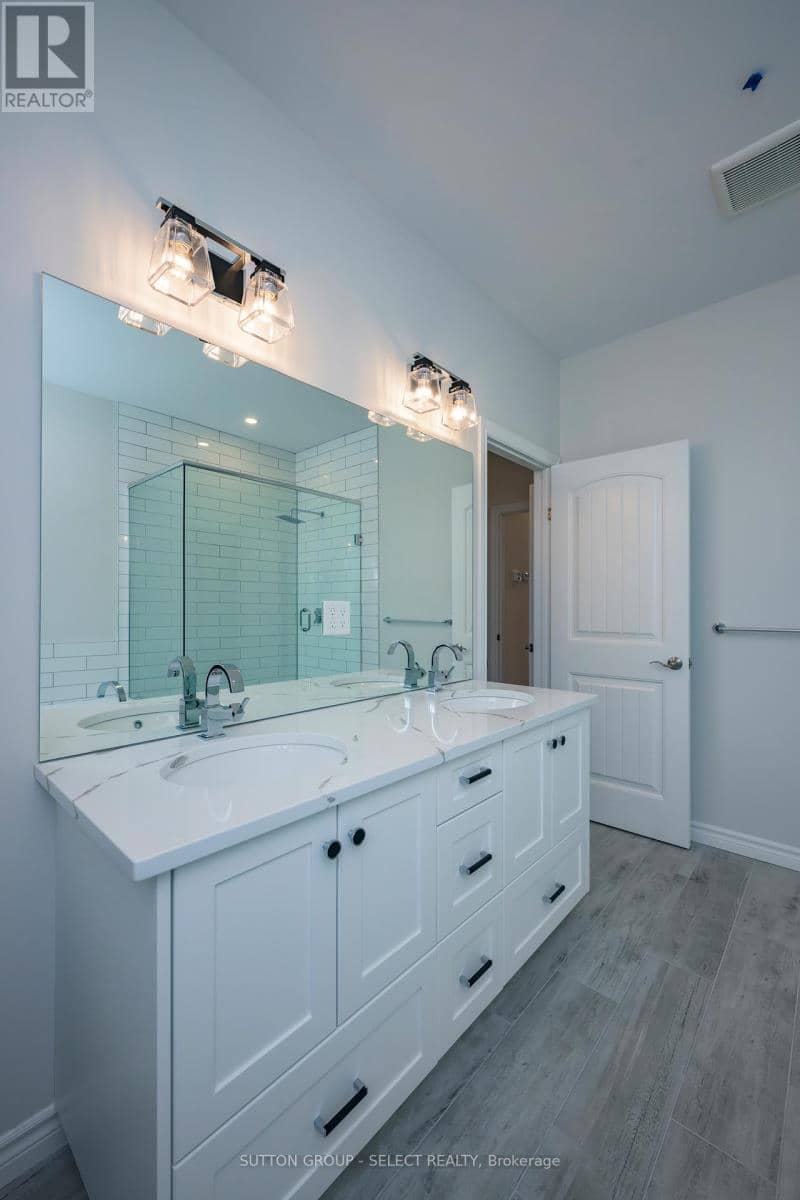 7 Spruce Crescent — photo 20 of 27
