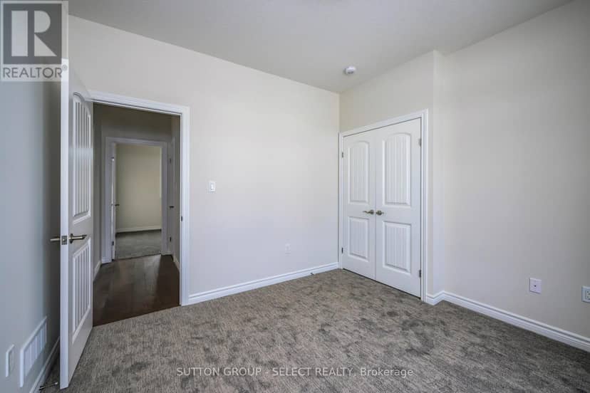 7 Spruce Crescent — photo 22 of 27
