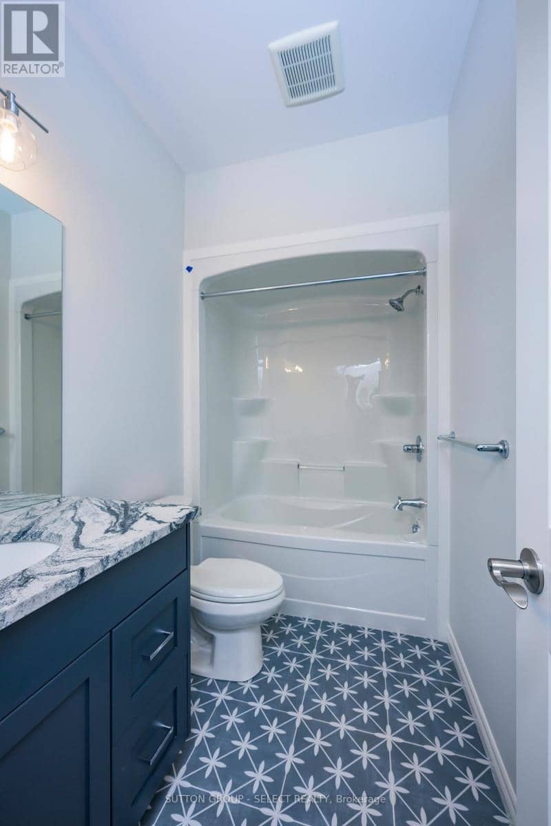 7 Spruce Crescent — photo 25 of 27