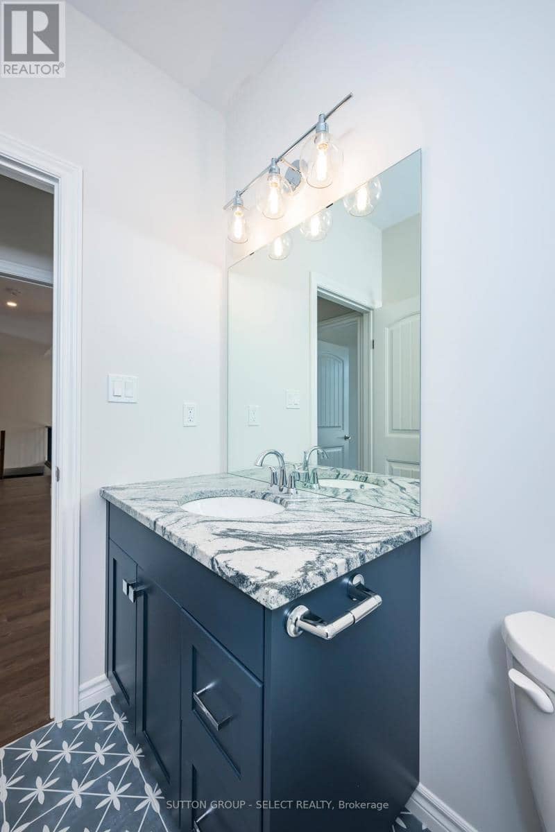 7 Spruce Crescent — photo 26 of 27
