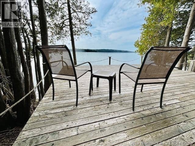 Hills Point Road Oak Bay — photo 2 of 16
