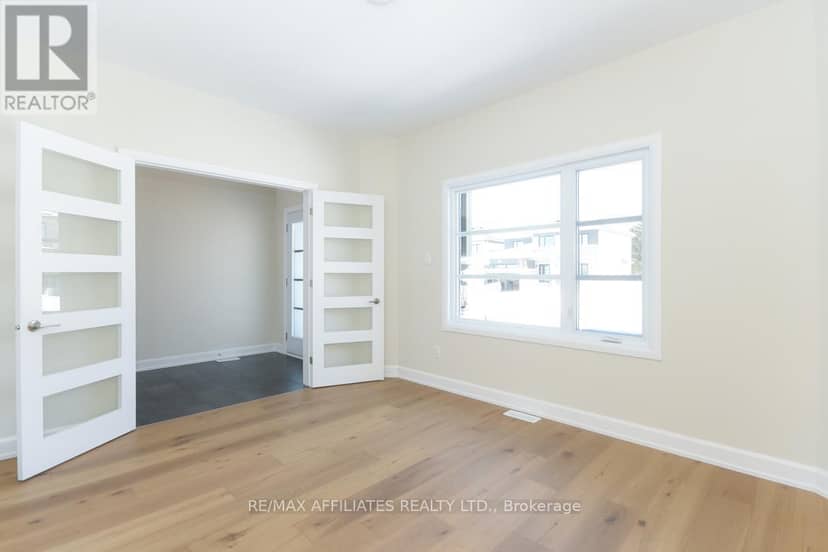 1055 Chablis Crescent — photo 3 of 40