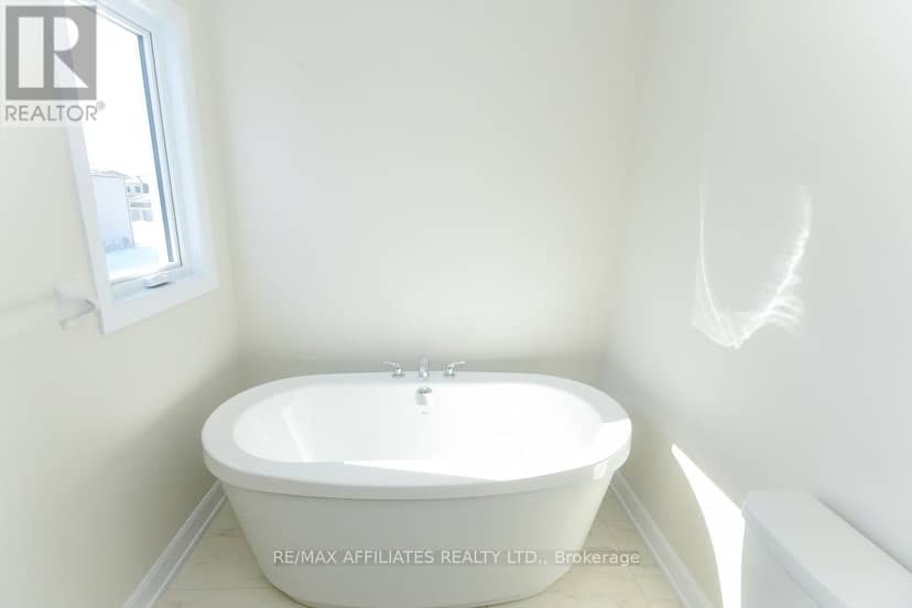 1055 Chablis Crescent — photo 30 of 40