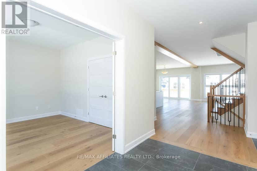 1055 Chablis Crescent — photo 5 of 40