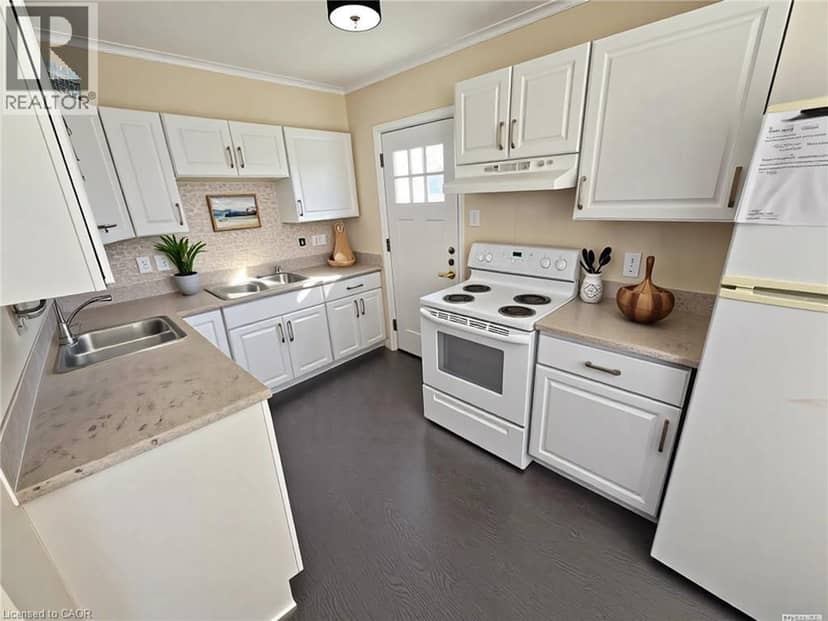 77 BLACKFRIARS Street — photo 1 of 11
