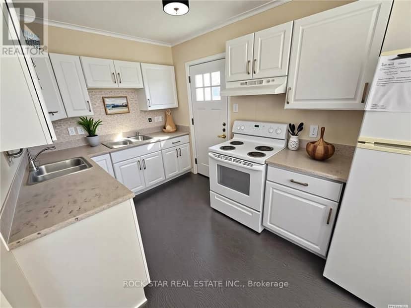 77 Blackfriars Street — photo 1 of 11
