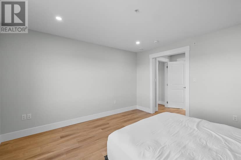 303 18 Gilbert Drive — photo 38 of 40
