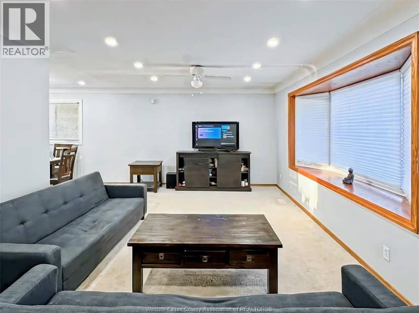 541 Lakeview Avenue — photo 4 of 34