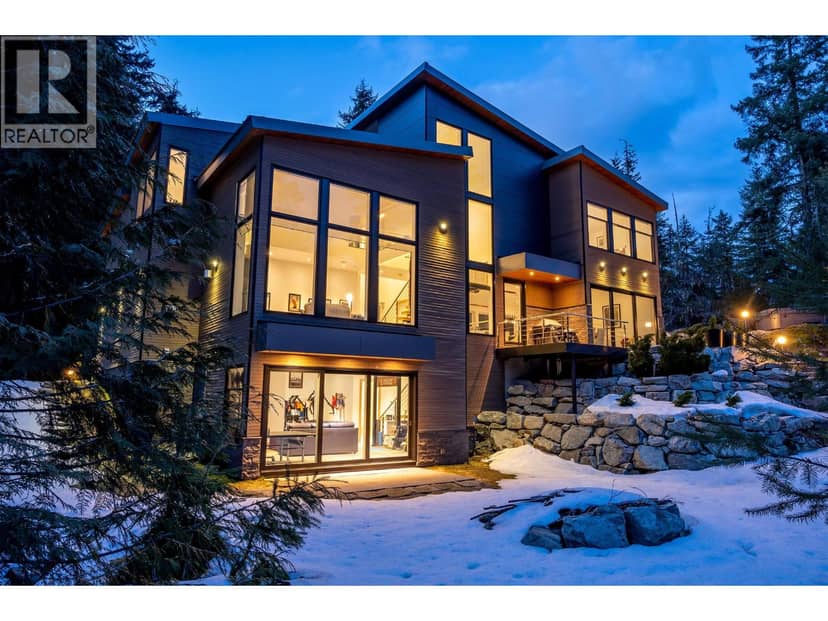 5221 JORDAN LANE, Whistler