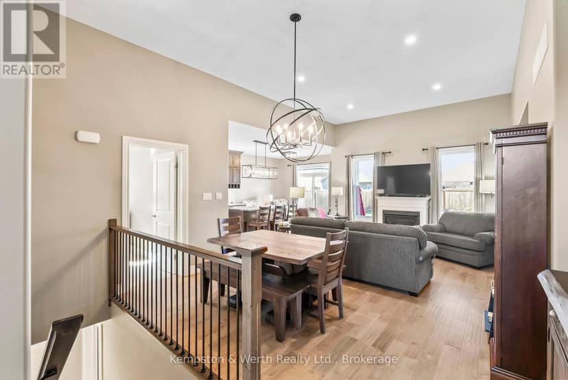 86 Forbes Crescent — photo 12 of 40