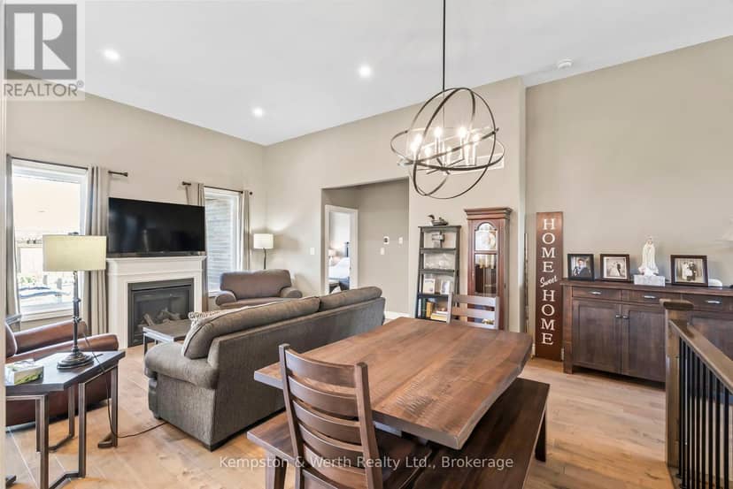 86 Forbes Crescent — photo 13 of 40