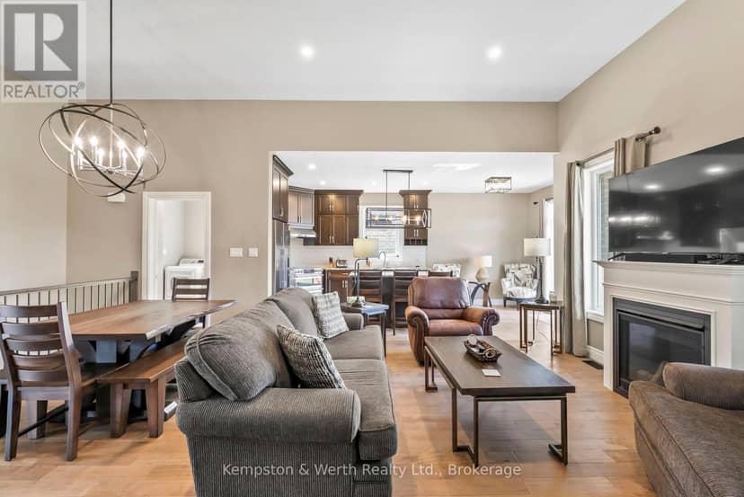 86 Forbes Crescent — photo 14 of 40