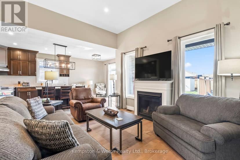 86 Forbes Crescent — photo 15 of 40